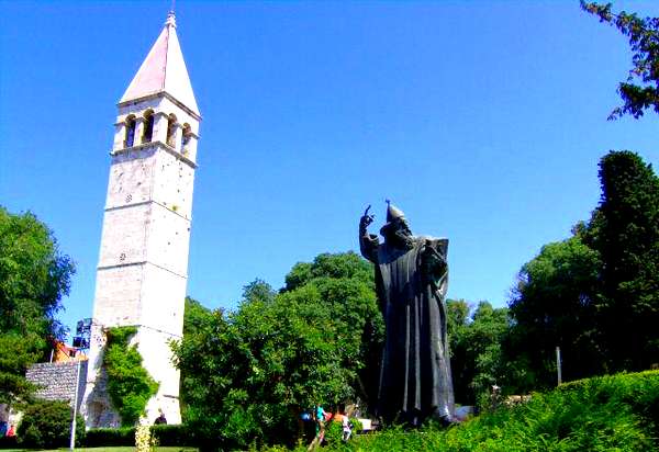 Statue de Grégoire de Nin