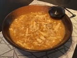 Soupe de poulet aigre et piquante façon Sichuan
