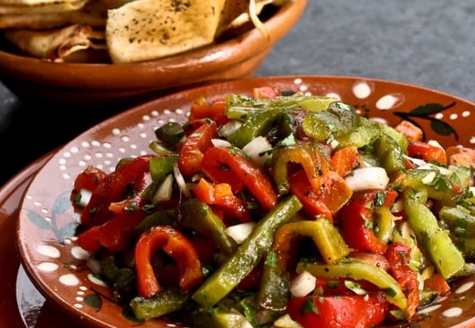 Salade au tomates et poivrons cuits