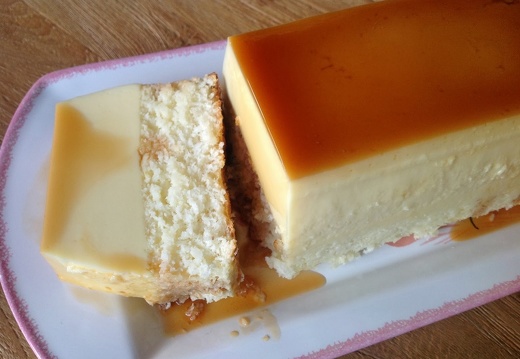 Flan à la noix de coco, poire et caramel