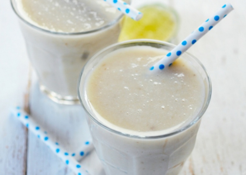 Ingrédients
2 à 3 cuillères à soupe de sucre.
Une louchette de lait de coco.
3 cuillères à soupe de lait concentré sucré.
Un jaune d’œuf.
2 grosses louches de glace pilée.
fruit de son choix (mangue, corossol, banane, ananas, pomme, ...)
Préparation
Découpez le ou les fruits.
Mettre tous les ingrédients dans le shaker sauf la glace pilée.
Mixer.
Ajouter la glace pilée et mixer de nouveau.
Servir.
Télécharger la recette en pdf teukolok.jpg