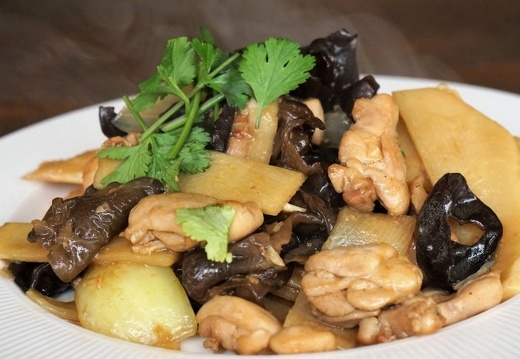 Pousses de bambou aux champignons