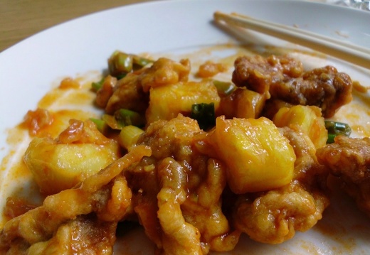 Porc aigre-doux avec l'ananas (1396 visites) Ingrédients
400g de filet mignon de porc
380 g de poivrons (2 poivrons moyens, un vert et un roug... Porc aigre-doux avec l'ananas