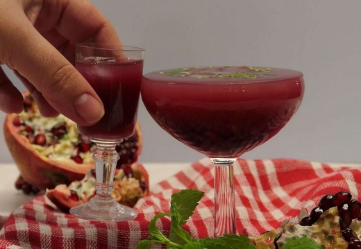 Cocktail à l’ouzo et au jus de grenade