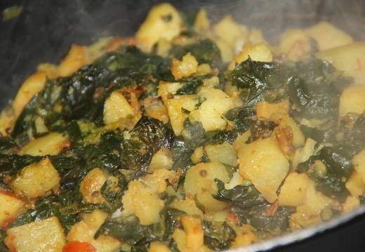 Aloo palak - curry d'épinards et de pommes de terre