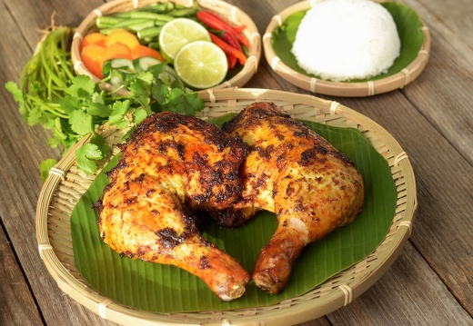 Ping gai (1202 visites) Ingrédients
2 kilos de poulet avec la peau, désossés ou non (haut de cuisse, pilons, petites poi... Ping gai