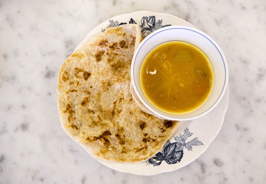 Roti-canai (455 visites) Ingrédients
1 kg de farine de blé
500 ml d'eau
2 cuillères à café de sucre
2 cuillères à ... Roti-canai