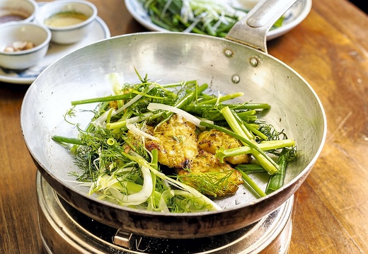 Cha Ca, poisson grillé et nouilles de riz