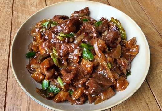 Boeuf aux oignons