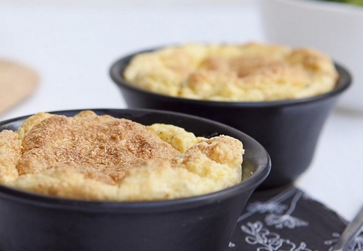 Soufflés au roquefort (89 visites) Ingrédients
100 g de roquefort. 2 cuillères à soupe de crème fraîche. 3 œufs entiers. 4 rameq... Soufflés au roquefort