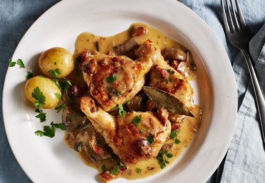 Coq au Riesling (387 visites) Ingrédients
1 coq de 1,5 kg coupé en morceaux
2 c. à soupe d’huile
10 cl de Cognac
4 éch... Coq au Riesling