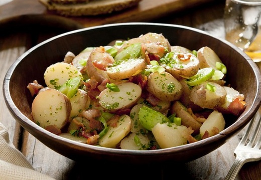 Salade de pommes de terre (175 visites) Ingrédients
1 kg de pommes de terre
1 oignon
1 c. à soupe de moutarde
3 c. à soupe d’huile
... Salade de pommes de terre