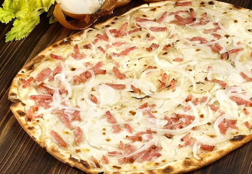 Flammekueche, tarte flambée (258 visites) Ingrédients
250g de farine
5 cl d'huile
2 gros oignons
120 g de lardons
20 g de beurre
100 g ... Flammekueche, tarte flambée