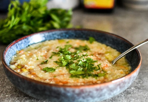Griessuppe (136 visites) Ingrédients
2 grosses carottes
2 blancs de poireaux
1 gros oignon
100 g de semoule (fine ou moy... Griessuppe