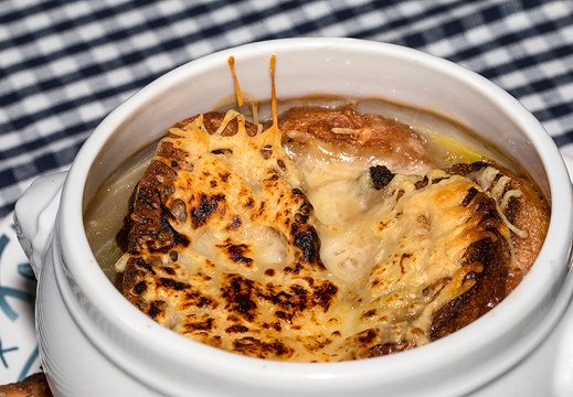 Soupe a l'oignon (17 visites) Ingrédients
200g d'oignons
50 g de beurre
1 verre de vin blanc
2 l de bouillon de volaille ou de po... Soupe a l'oignon