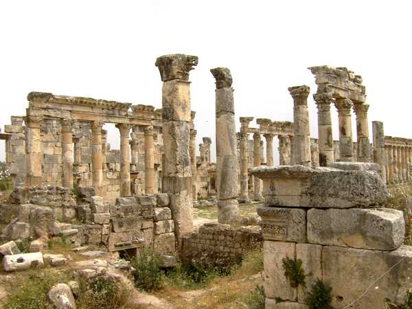 Les colonnades romaines d'Apamée