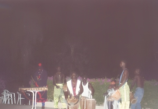 Saly (1092 visites) Soirée musicale avec groupes locaux danse et chant. Saly