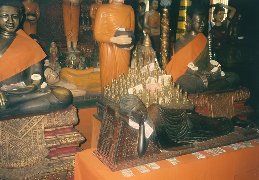 Phnom Penh (1149 visites) Cet ancien village de pêcheurs devint le lieu de résidence des rois khmers jusqu'à XVIème siècl... Phnom Penh