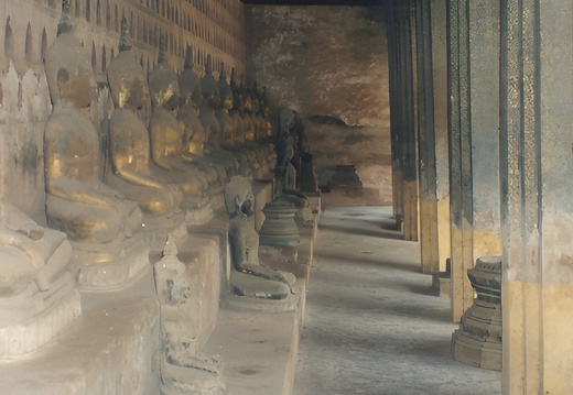Ventiane (1277 visites) Celui-ci abrite de nombreux statues de bouddhas de style laotien (en terre cuite, bronze, bois), dat... Ventiane