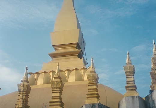 Ventiane (1236 visites) Monument le plus sacré du pays, il est censé contenir un cheveu de Bouddha. Ventiane