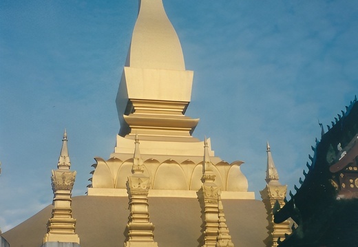 Ventiane (1246 visites) Le Pha That Luang est un monument bouddhique situé à Vientiane, Ventiane